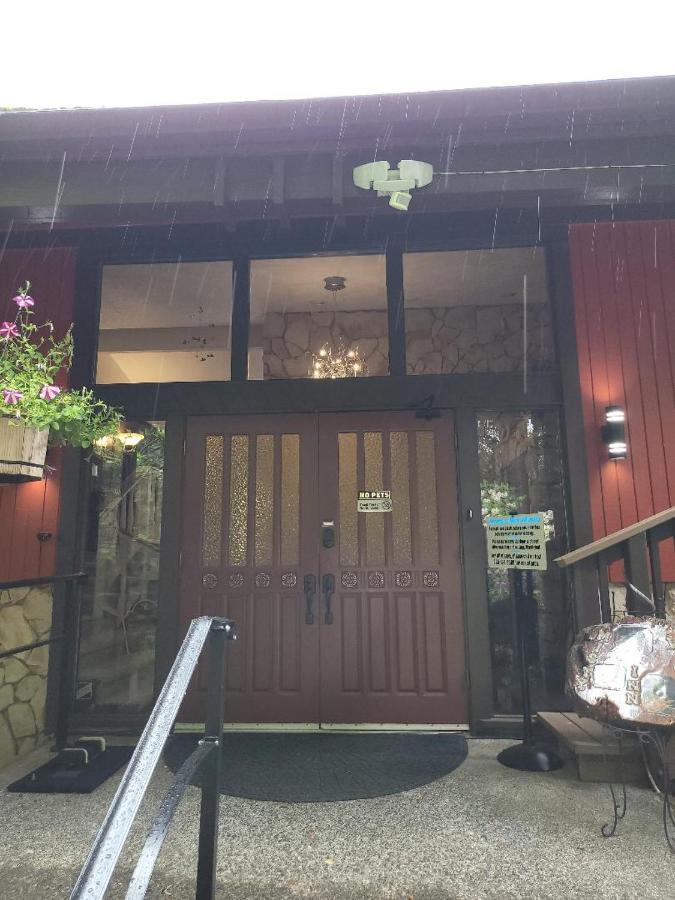 פורקס Misty Valley Inn מראה חיצוני תמונה